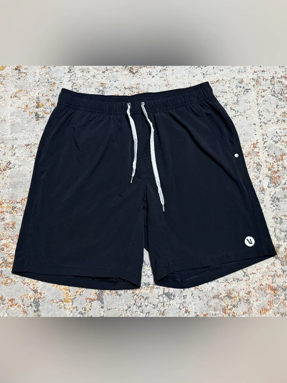 Vuori Men's black Kore Shorts size Large